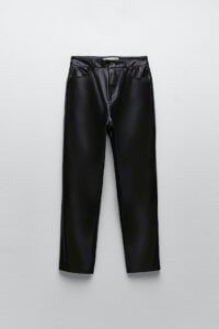 Pantalon mom fit en matière synthétique noir Zara