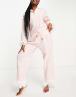 1 Ensemble de pyjama long avec bordures amovibles en plumes vichy blanc et rose Asos