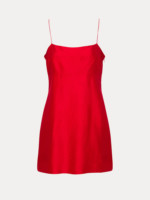 1 Robe courte rouge à bretelles Réalisation Par