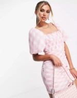 Robe courte rose moulante en tulle froncé avec manches bouffantes et carreaux vichy Asos