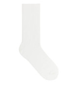 chaussettes-blanches-arket